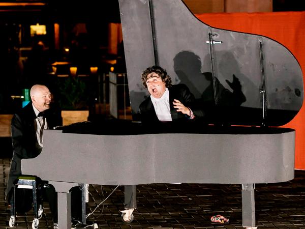 LOLO FERNÁNDEZ & CIA.. Piano, piano