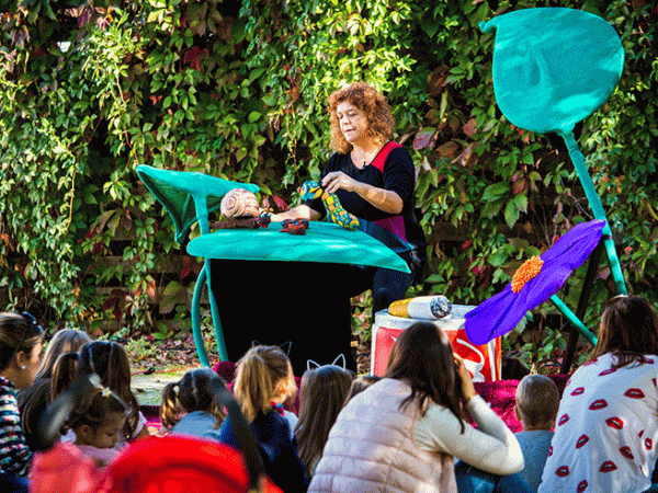 Hora del conte al Parc de la Muntanyeta amb "Anem a cercar la pluja"