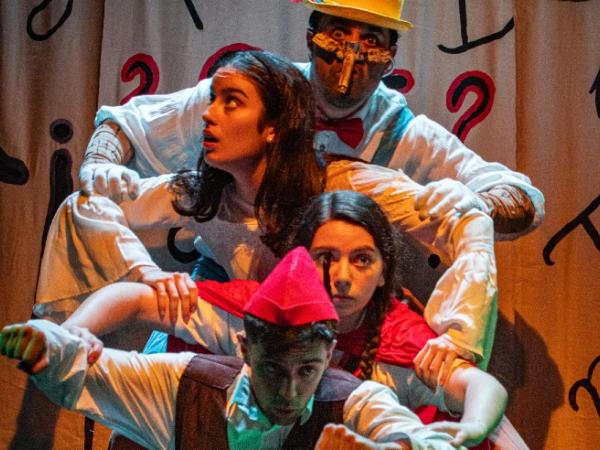 A Escena familar: Contes en perill d'extinció