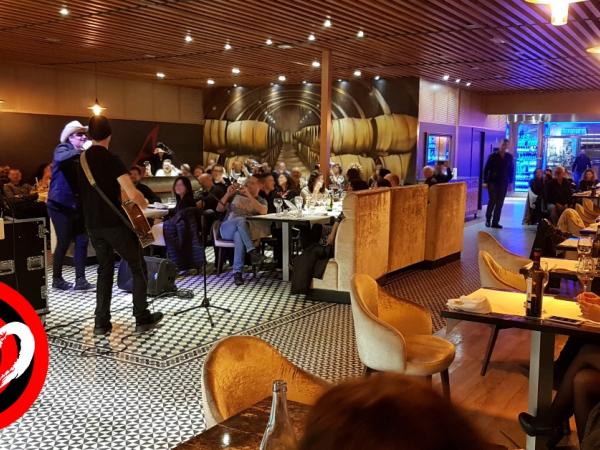 PLEASE U2 a l'Adrian's