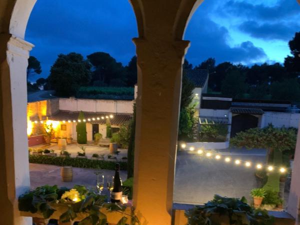 Sopar i posta del sol al celler