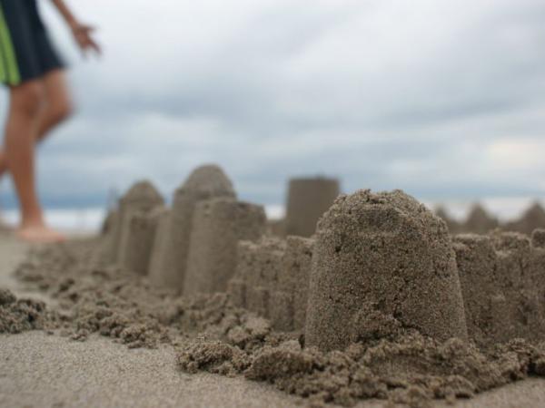 JUGATECAMBIENTAL - Construcció de castells i animals de sorra