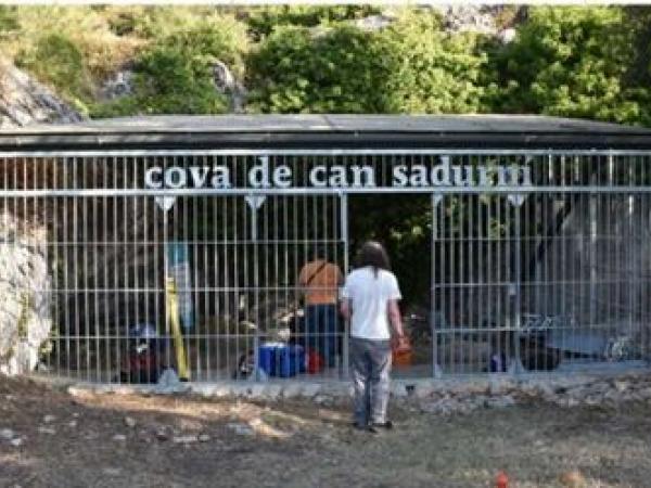 Visita la Cova de Can Sadurní