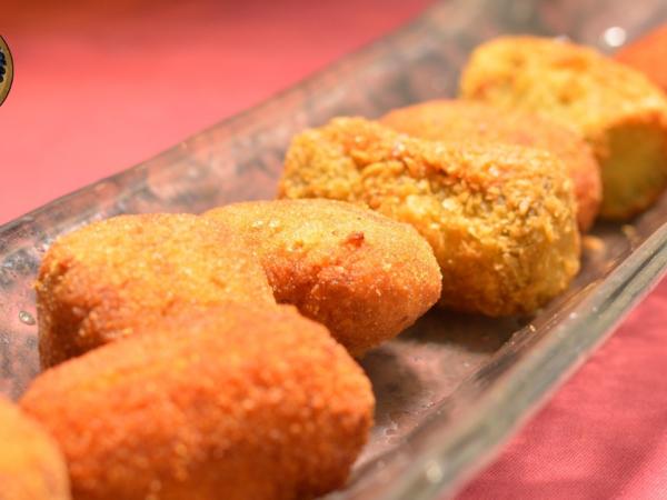 Croquetas variadas (pollo, jamón, calamar en su tinta y cocido). .jpg