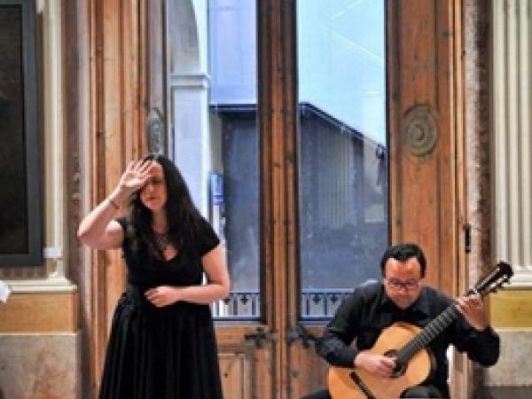 Concert.Com un pom de clavells