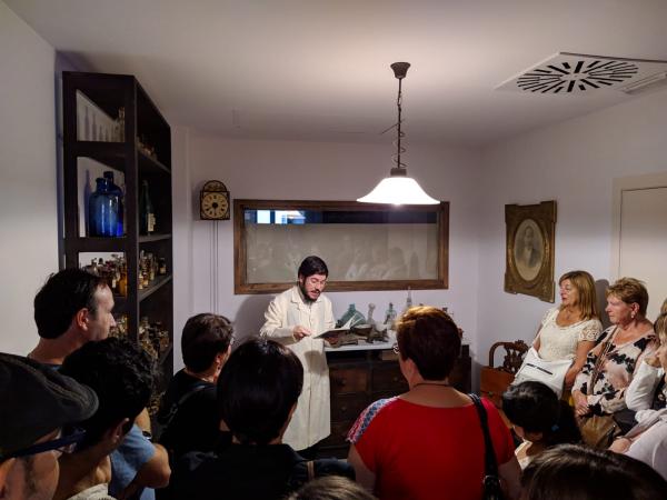 Visita teatralitzada a la Farmàcia Bujons (s. XIX)