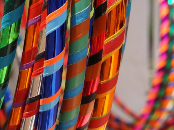 Tarda en família: Gira, gira, hula hoop!