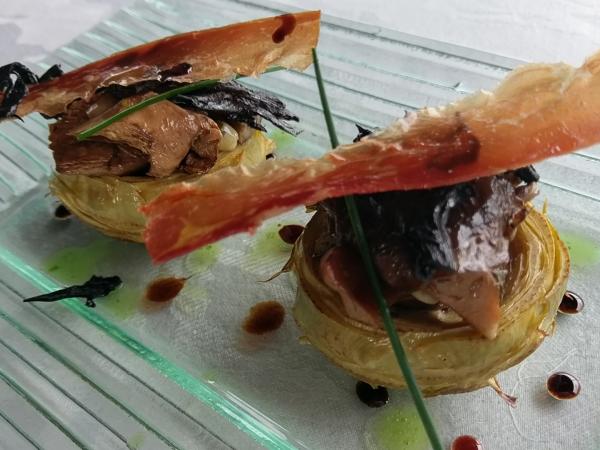 Carxofes farcides de calamarcets amb llom ibèric