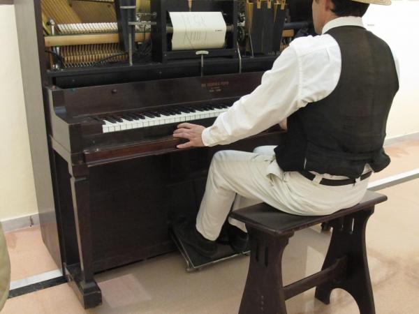 Sona, sona la pianola.