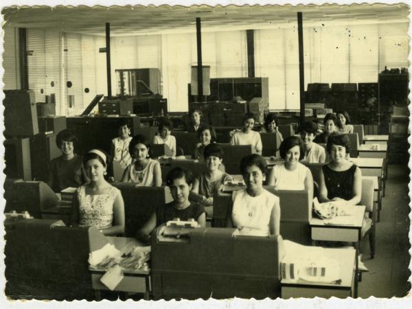 Tertúlia vermut "Fàbrica d'homes? Les dones a Roca. 