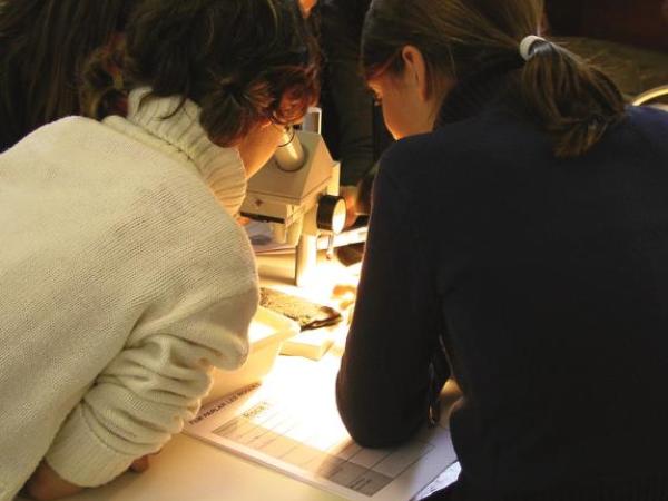 Al microscopi: descobrint la formació de les roques