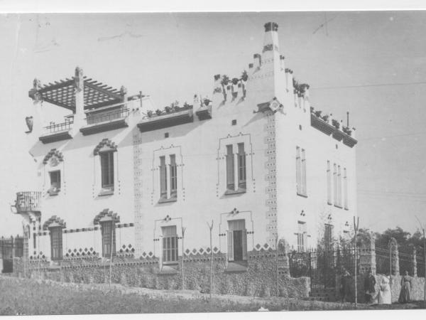 AMSJD. Imatge núm. 28. Cases Anzizu (Villa Elena i Villa José) projectades per Ignasi Mas i Morell, l'any 1911 i 1912. Procedència: Col•lecció de postals Anna Gerez