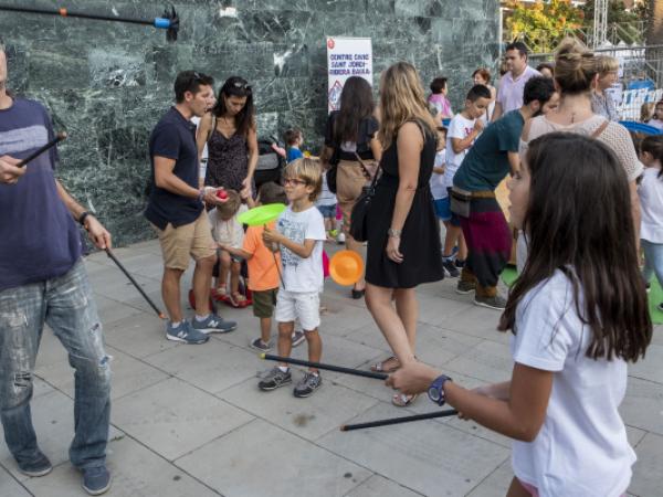 Taller de circ en família