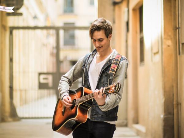 Roger Argemí en concert a Ca n'Estella