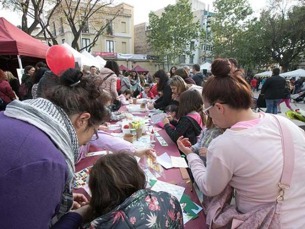 Taller de punts de llibre compromesos per St Jordi