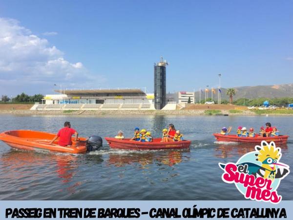 Passeig en tren de barques
