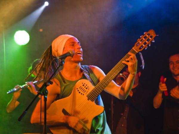 Concert de Victor Salvatti  al centre comercial Splau 