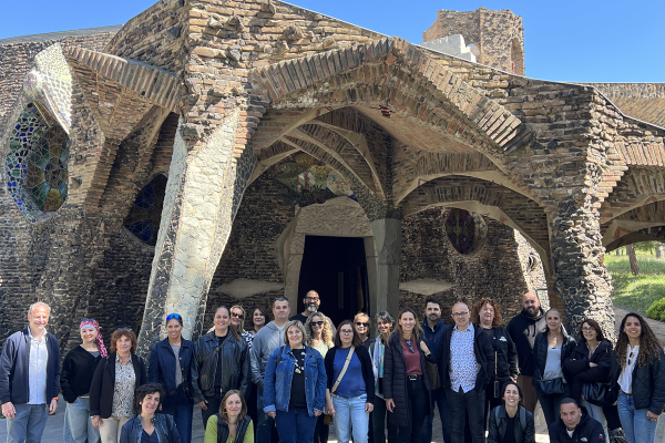 Els Punts d'Informació del Baix Llobregat visiten la Colònia Güell i la Cripta Gaudí
