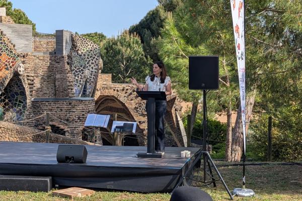 La Cripta Gaudí de la Colònia Güell acull més de 200 persones vestides d’època en la inauguració de la programació de fires modernistes a les comarques de Barcelona