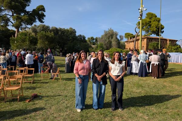 La Cripta Gaudí de la Colònia Güell acull més de 200 persones vestides d’època en la inauguració de la programació de fires modernistes a les comarques de Barcelona