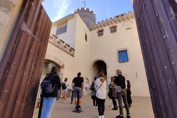 Els Punts d'Informació del Baix Llobregat visiten el Castell de Castelldefels i Piratia