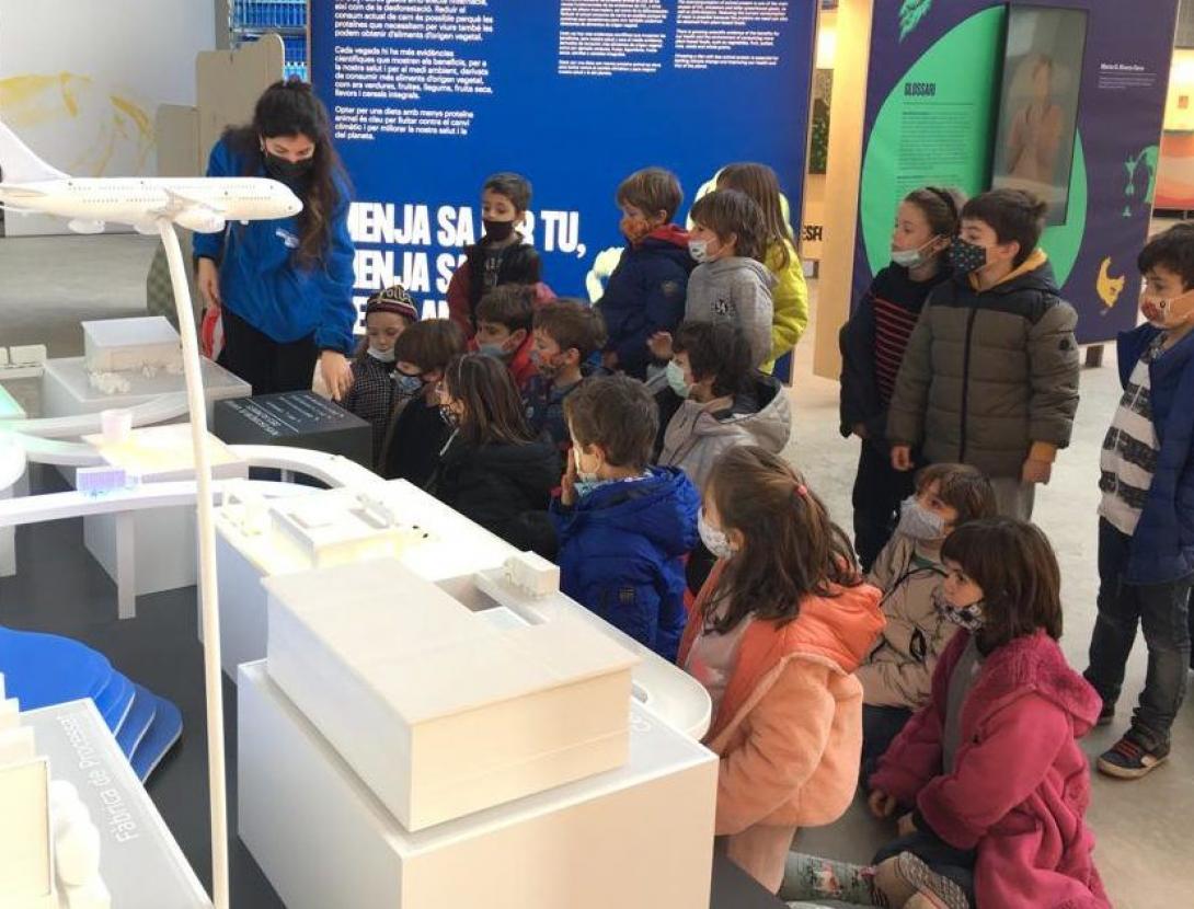 Visita comentada a l'exposició Menja, Actua, Impacta