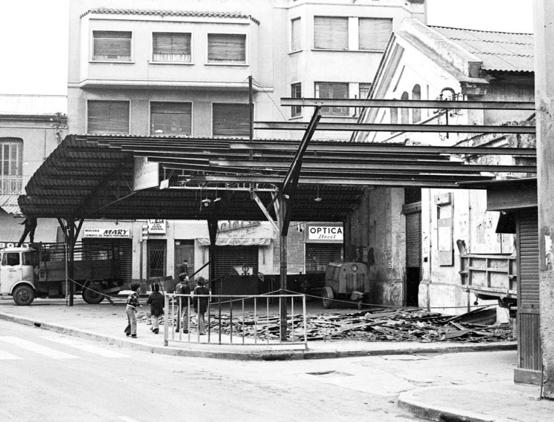 1976 02 271 Titan Mercat .jpg