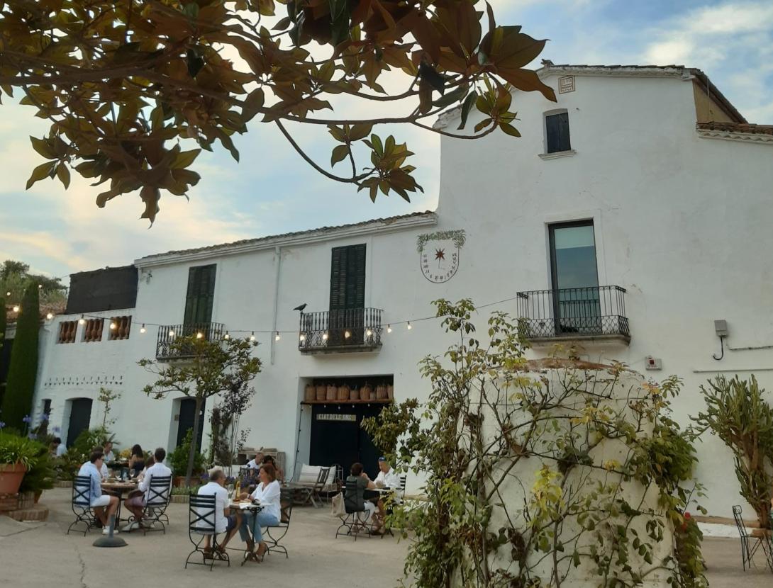 Sopar i posta de sol al celler de la Finca Ca n'Estella