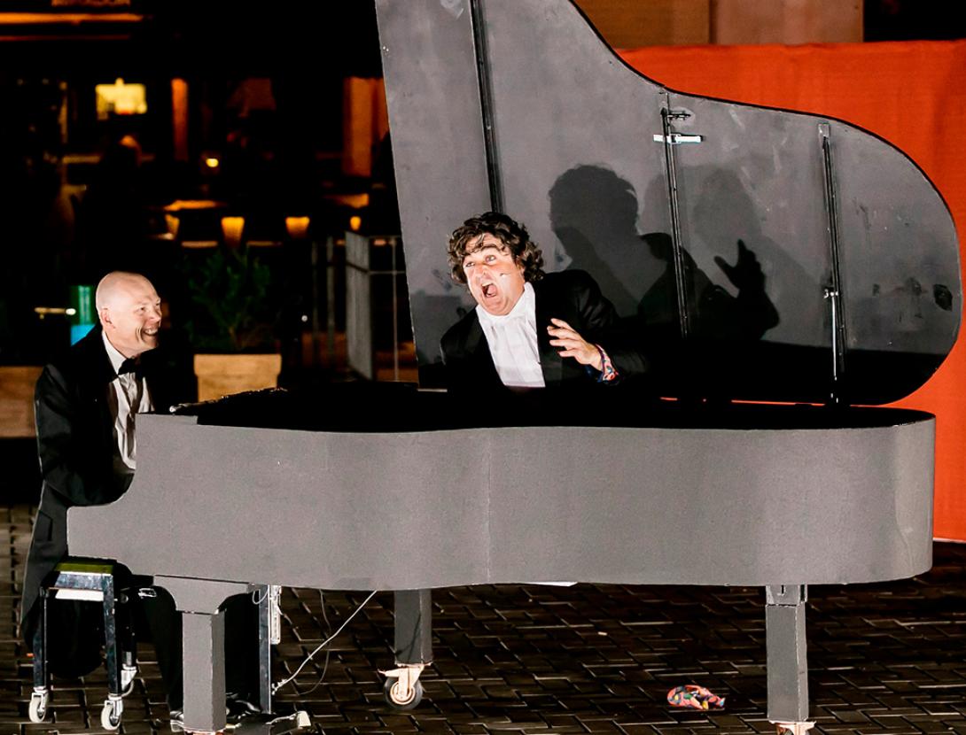 LOLO FERNÁNDEZ &amp; CIA.. Piano, piano