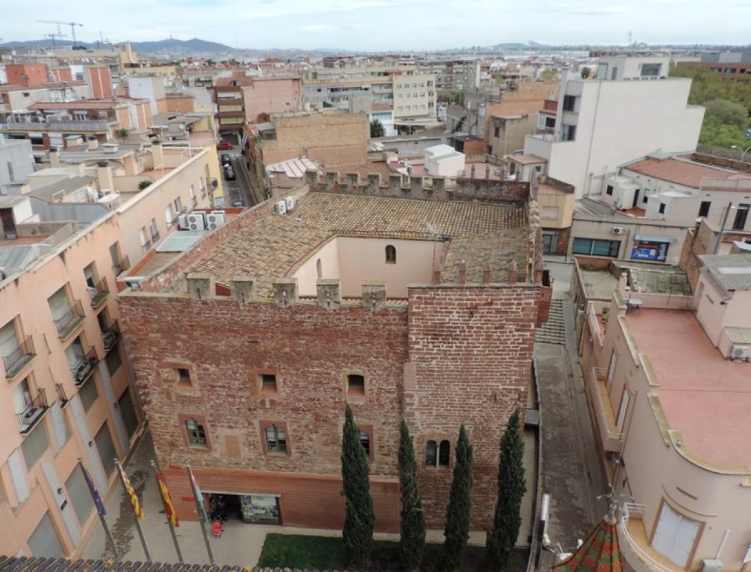 PEDALA PER LA HISTÒRIA DE VILADECANS Passeig en bicicleta pels espais patrimonials de la ciutat