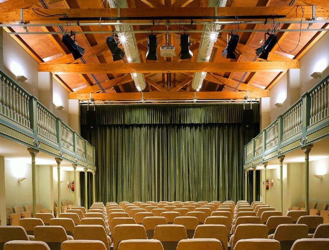 Concert Me and The Bees i Robot Emilio