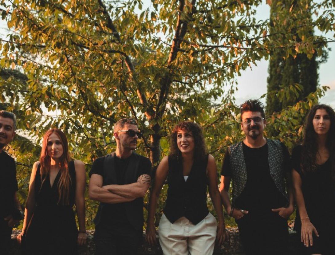 Club Elías: The Crabtones