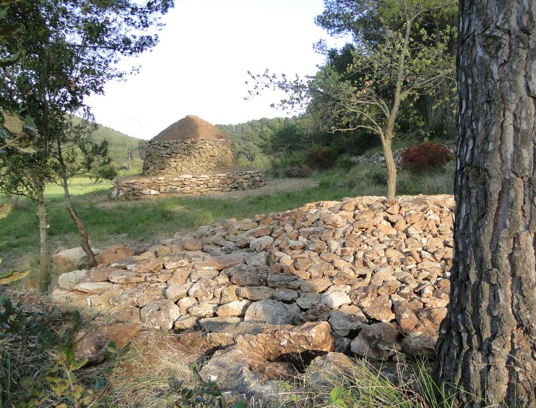 Barraca de vinya del Pitxot i acció land art Claper-trona.JPG