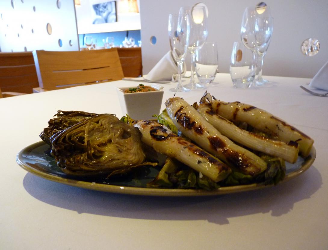 calçots carxofes i cabdells amb romesco 3.JPG