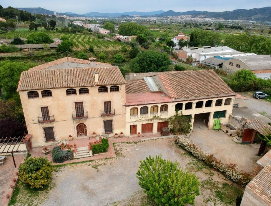 Visita guiada exteriors masia de Can Colomer