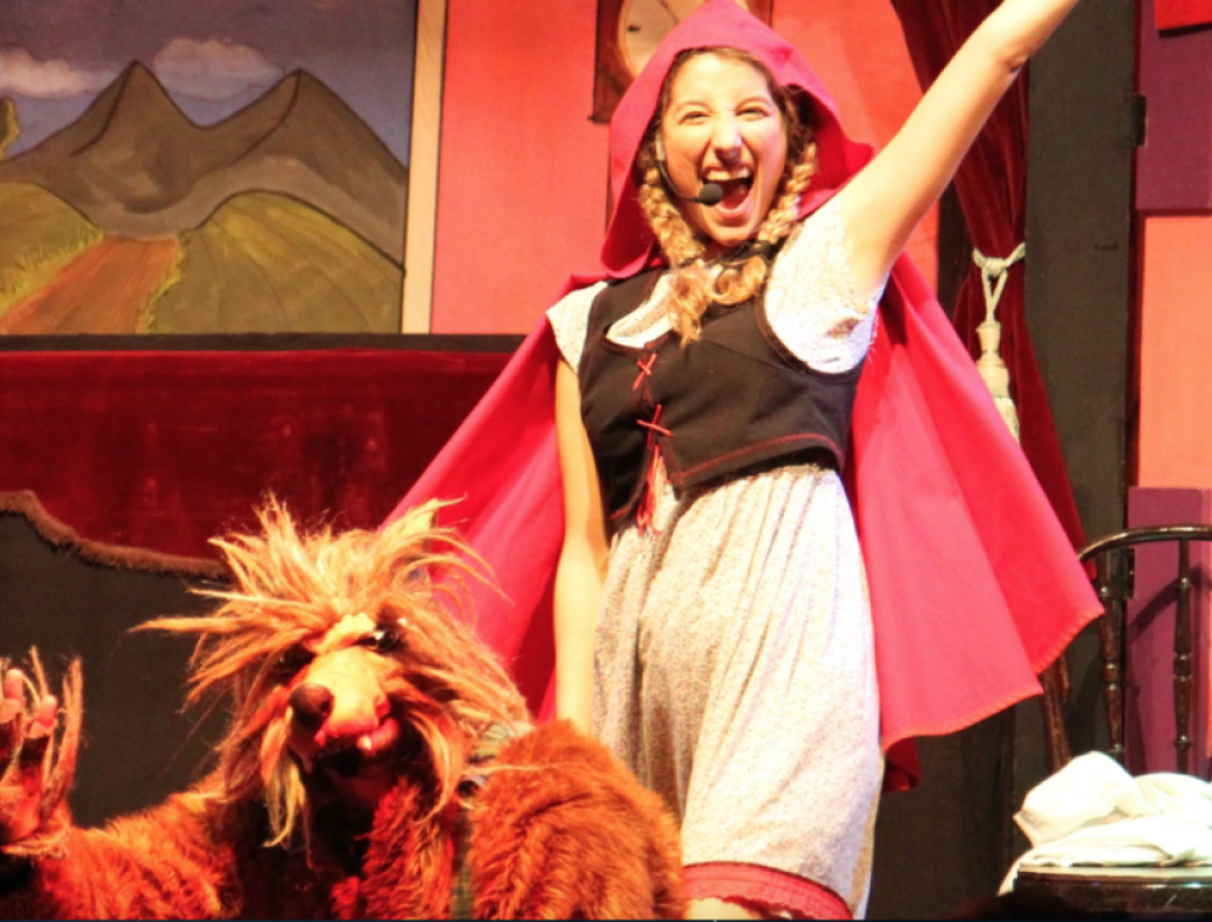 Teatre Musical "La Caputxeta i el Llop" a Corbera!