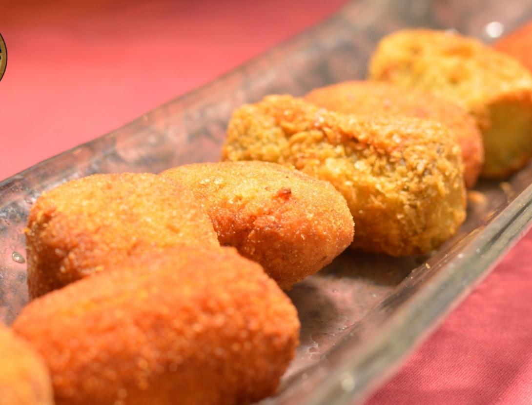 Croquetas variadas (pollo, jamón, calamar en su tinta y cocido). .jpg