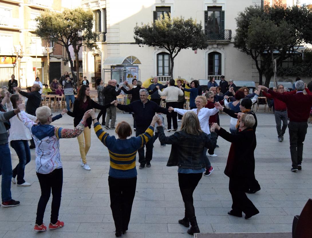 Sardanes &amp; Vermut amb la Cobla Vila d'Olesa