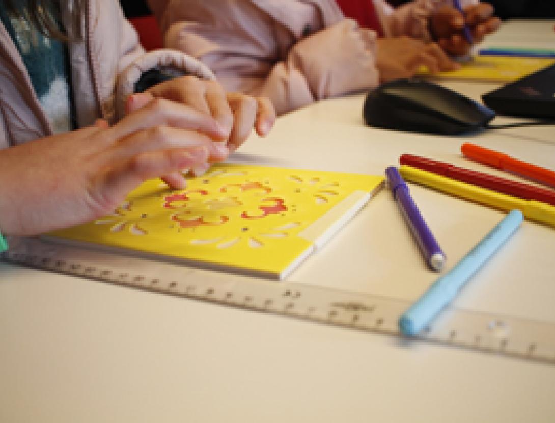 Decoració de rajoles amb trepes fetes amb tall làser