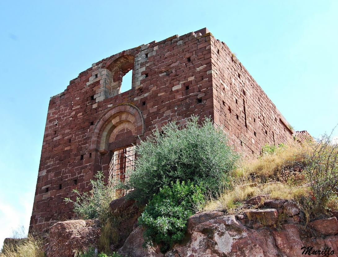 Façana de l'antic monestir benedictí de de Sant Genís de Rocafort.