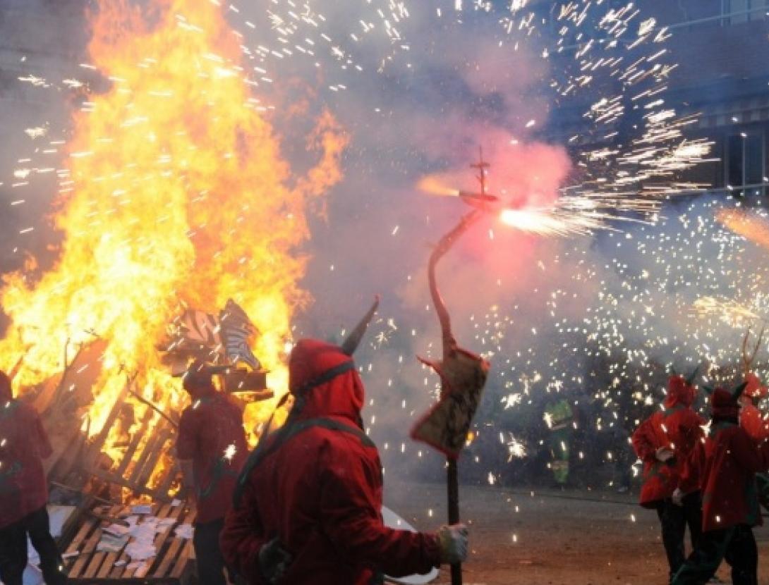 Arribada de la Flama del Canigó i encesa de la foguera de Sant Joan