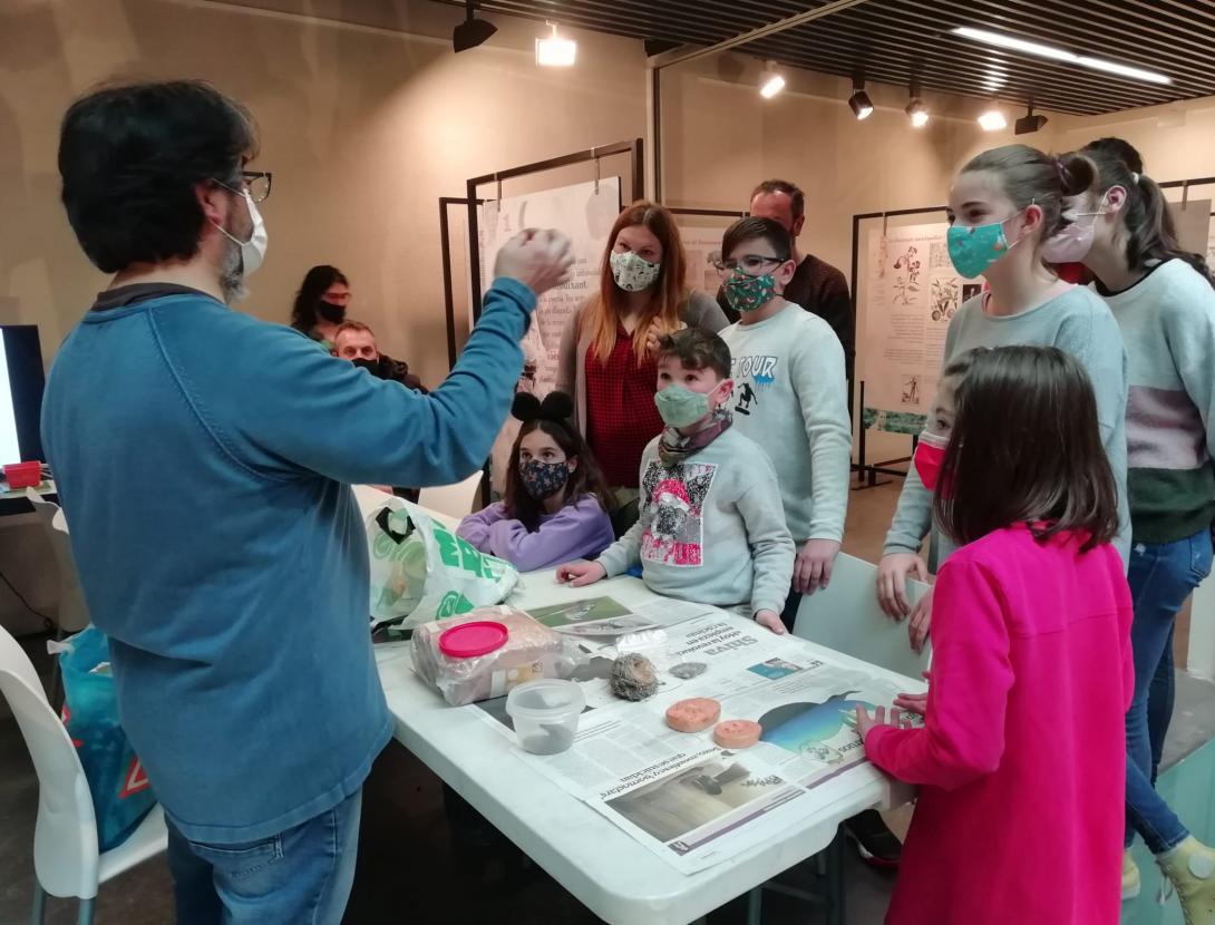 Visita i Gimcana familiar a l'exposició "L' art de la ciència. Jordi Sabater i Pi"