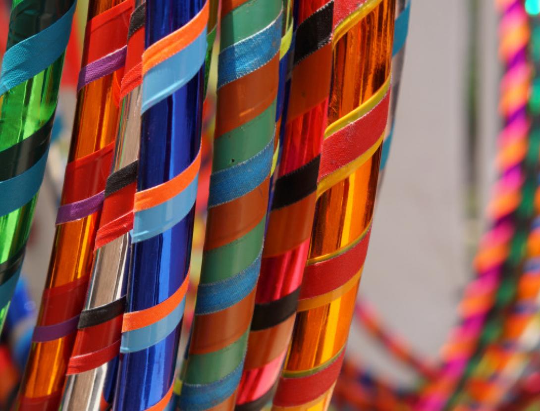 Tarda en família: Gira, gira, hula hoop!