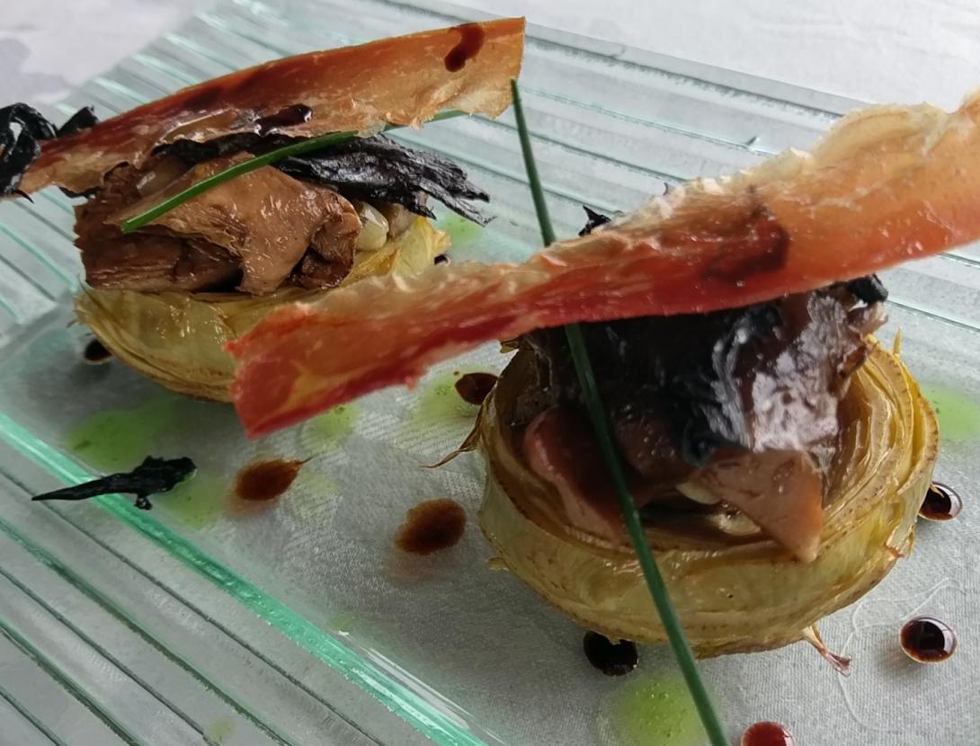 Carxofes farcides de calamarcets amb llom ibèric