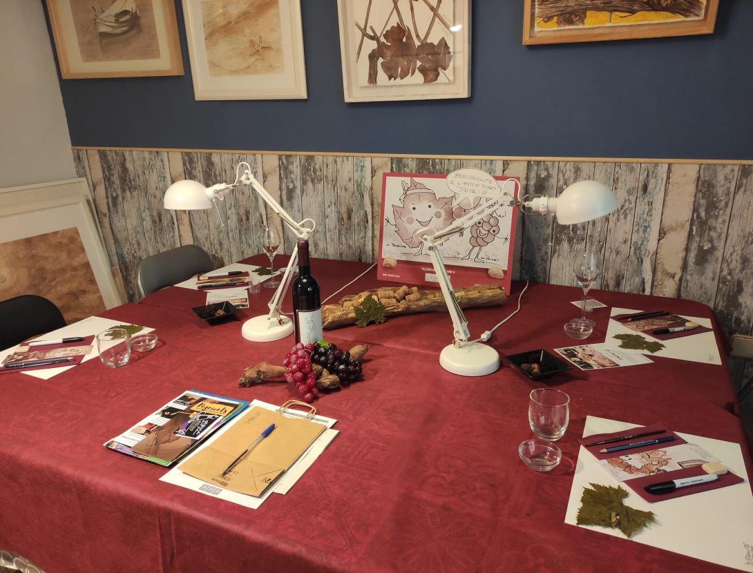 Mima't pintant amb vi