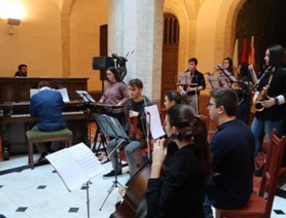 IMG_3319 alumnes tocant baixa.jpg