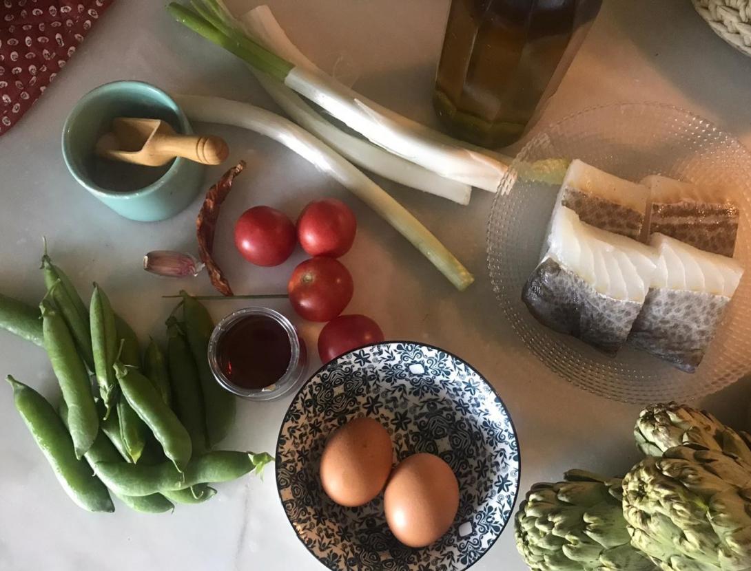Ingredients Bacallà de quaresma amb carxofes i pèsols.jpg