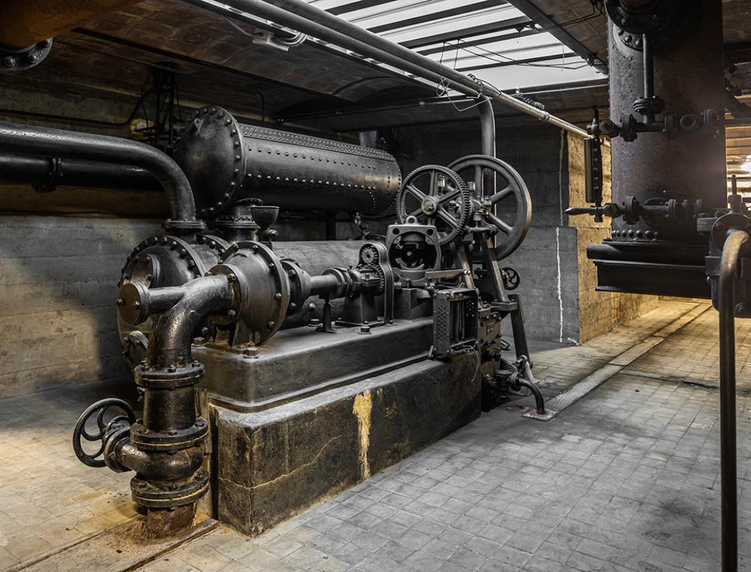 Vista al soterrani i la Xemeneia del Museu de les Aigües