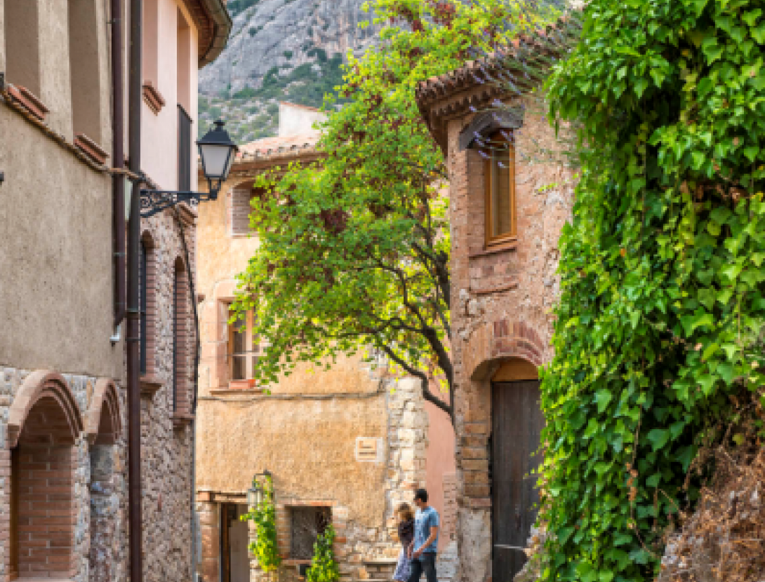 Visita al nucli medieval de Collbató