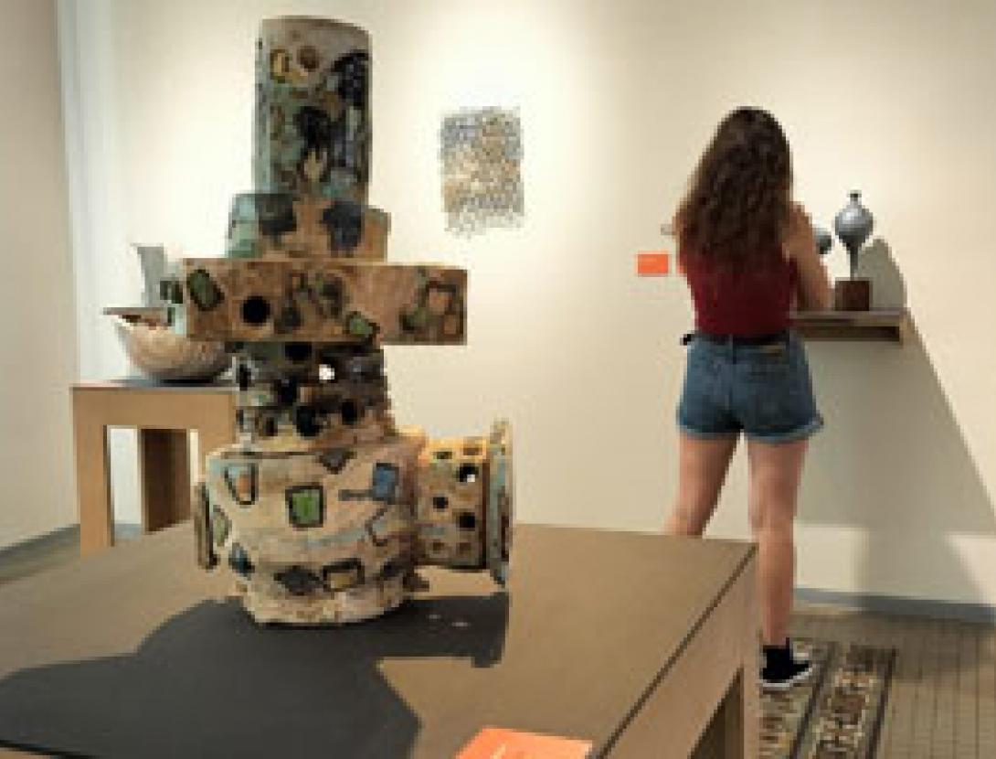 Visita guiada a la 21 Biennal de ceràmica Angelina Alós